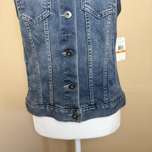 Two by Vince Camuto Women’s Sleeveless Button up Jean Jacket - Picture 3 of 12
